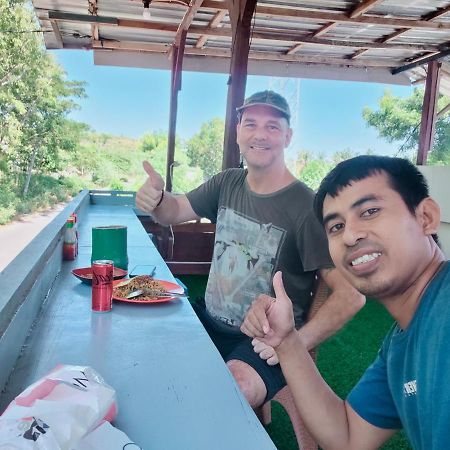 Satu Hati Homestay Ekas Exterior foto